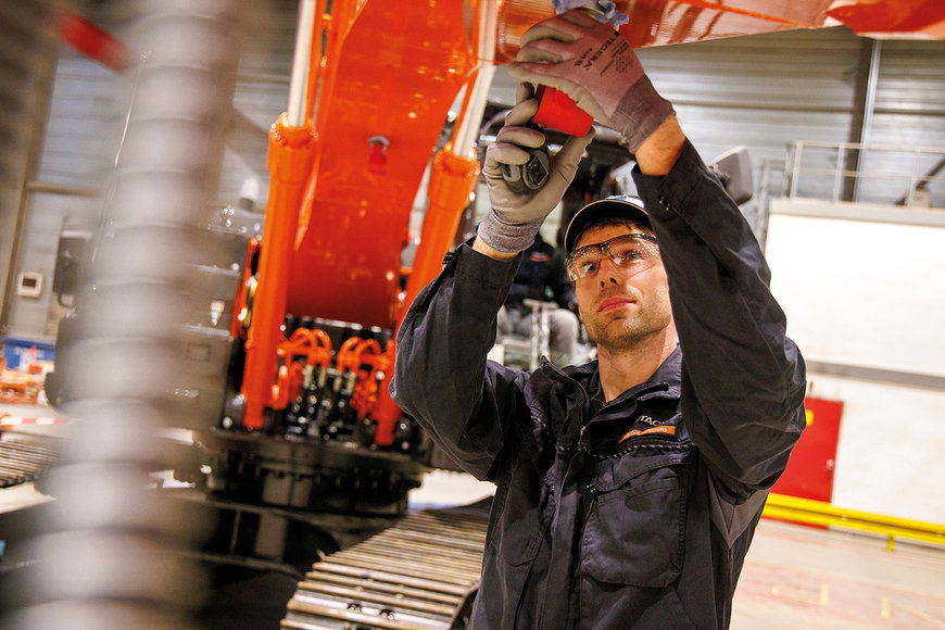 HITACHI CONSTRUCTION MACHINERY EUROPE (HCME) NV ANNOUNCES FACTORY-FITTED LEICA GEOSYSTEMS SOLUTIONS FOR ZAXIS-7 EXCAVATORS